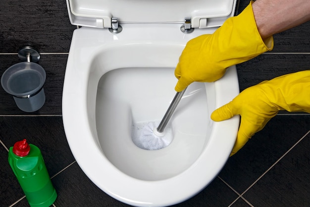 Toilettenreinigung und Desinfektion Tägliche Hausarbeit