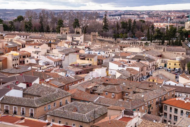 Toledo, ciudad imperial. Vista desde la pared, techo de la casa.