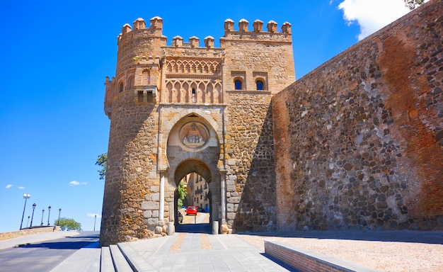 Toledo puerta del sol tür in spanien