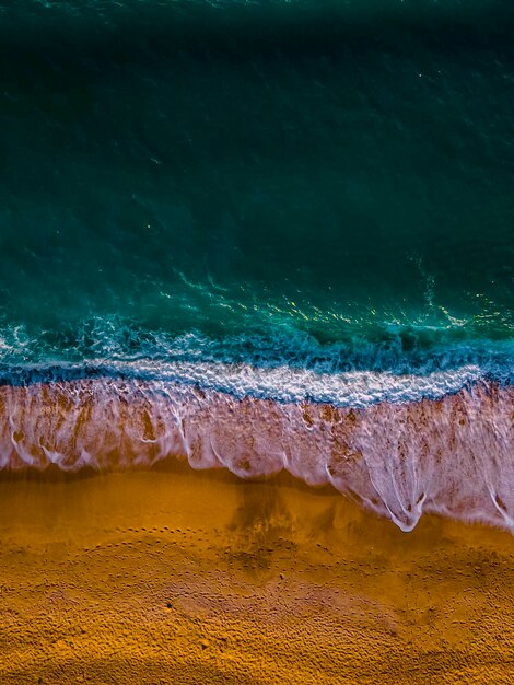 tolle Aussicht auf Meer und Küste aus der Luft