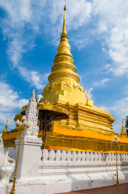 Tolles goldenes Stupa