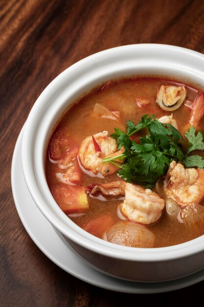 tom thai yum kung sopa de camarão picante e ácida