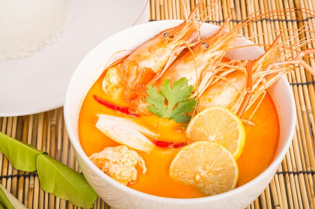 Tom Yum Goong Thai scharf gewürzte Garnelensuppe