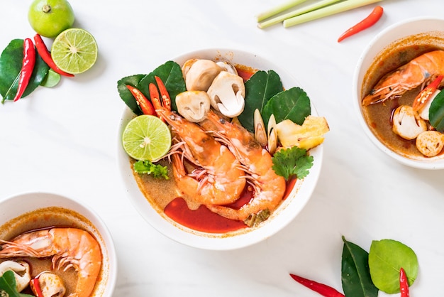 Tom Yum Goong würzige saure Suppe