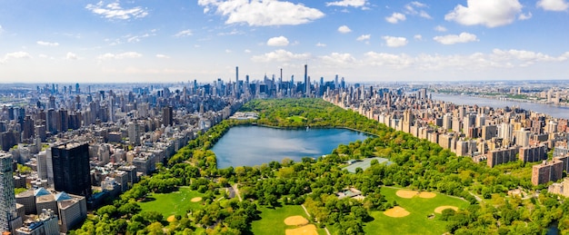 Toma aérea del Central Park en Manhattan, Ciudad de Nueva York en los Estados Unidos