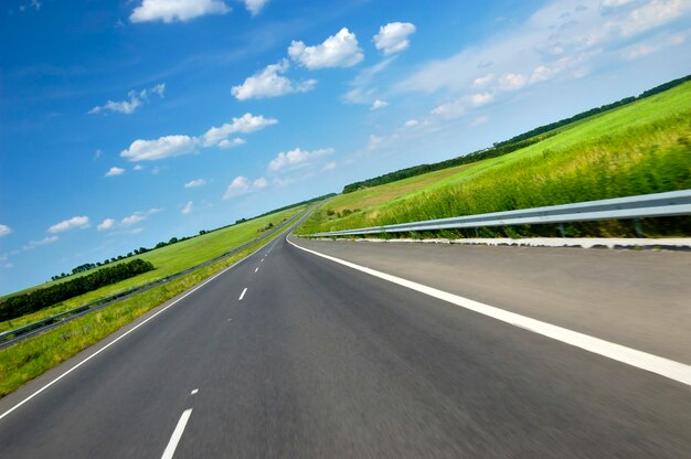 La toma de ángulo inclinado es una carretera suave