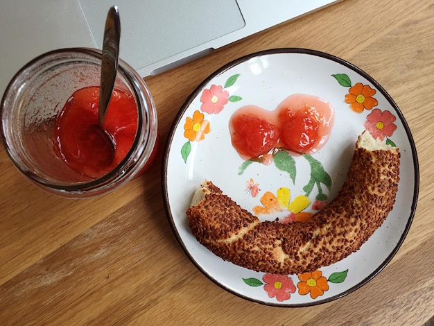 Toma directamente encima de lo servido en un plato