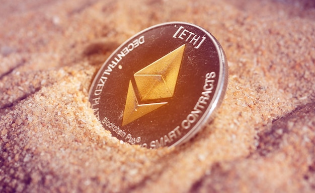 Toma macro de una moneda criptográfica Bit Coin Ethereum