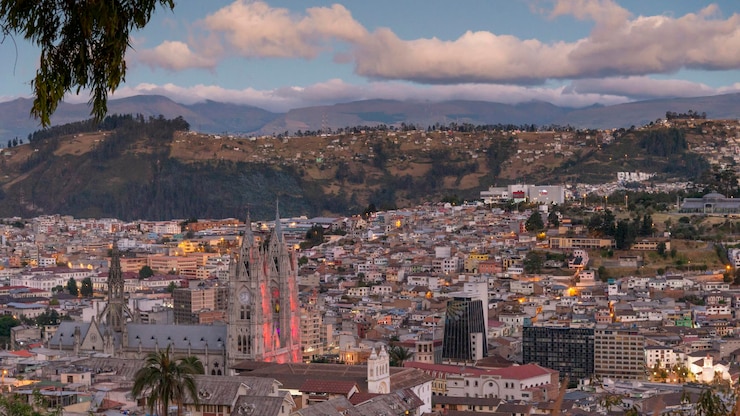 Foto tomada de ángulo alto del paisaje de la ciudad contra el cielo