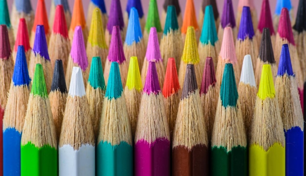Tomada completa de lápices de color