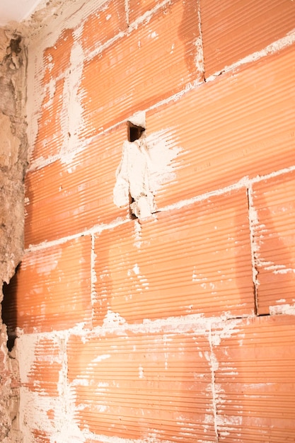 Tomada completa de la pared erosionada