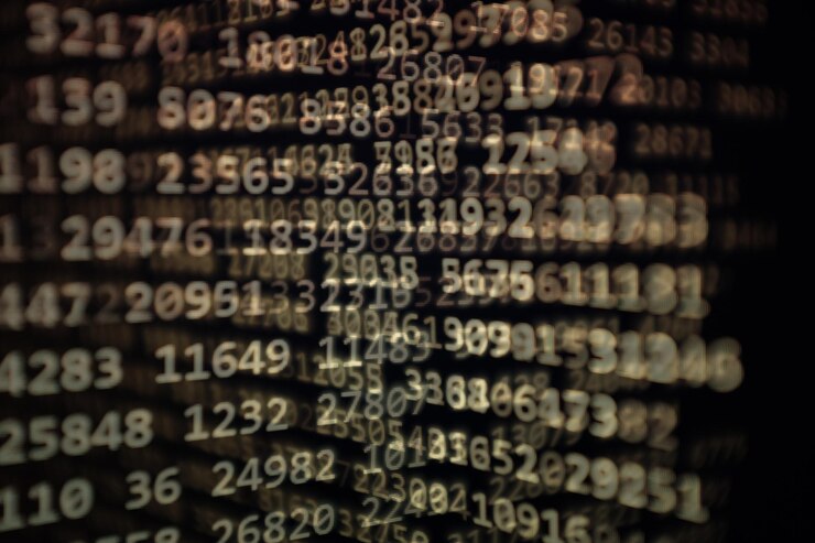 Foto tomada de cuadro completo de códigos binarios en la pantalla