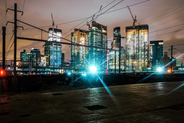 Foto tomada nocturna de larga exposición de la ciudad de long island, nueva york.