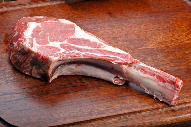 Tomahawk-Steak roh