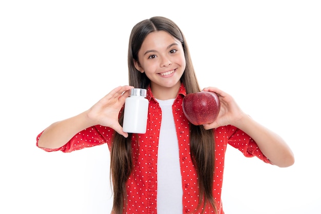 Tomar medicamentos suplementos vitamínicos concepto de tratamiento multivitamínico completo Salud y salud para niños Retrato de niña adolescente sonriente feliz