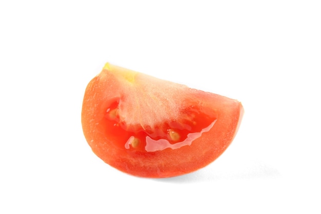 Tomate aislado en blanco.