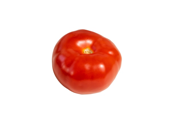 Un tomate aislado sobre fondo blanco.