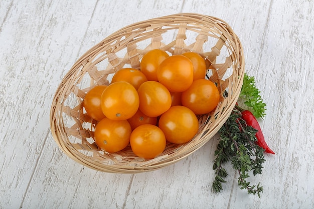 tomate cereja amarelo