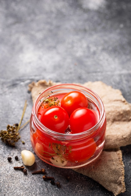 Tomate cereja em conserva