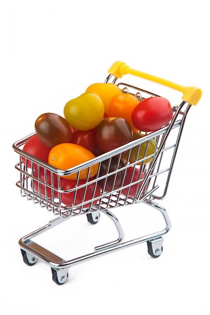 Tomate cereja no carrinho de supermercado