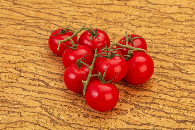 Tomate cereja saboroso maduro doce