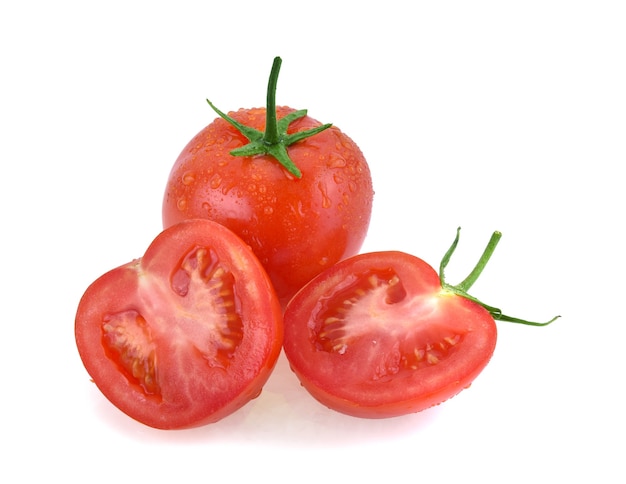 Tomate com gotas isoladas