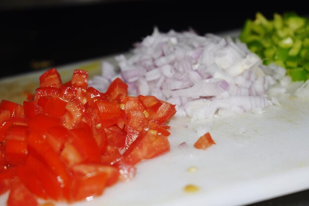 Tomate e cebola de vegetais picados