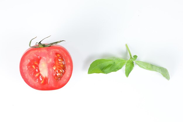 Tomate e manjericão