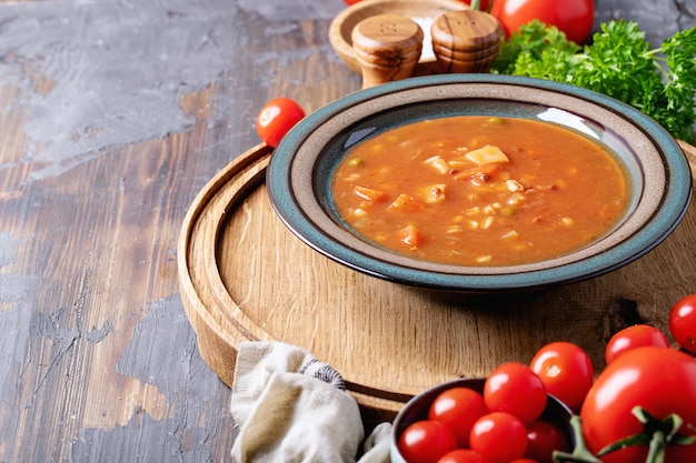 Foto tomate e sopa de legumes