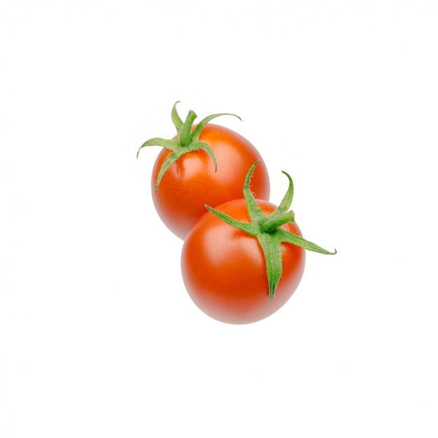 Tomate fresco de cereza aislado en blanco