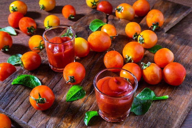 Tomate Fresco Con Salsa De Tomate