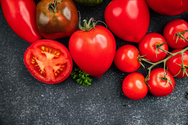 tomate fresco variedad de tomates de diferentes tipos rojo amarillo verde comida de verduras comida bocadillo