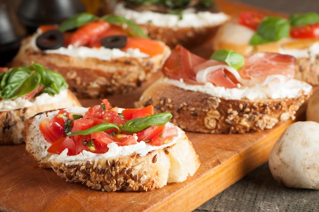 Tomate italiano e queijo bruschetta