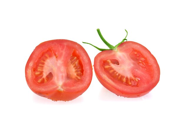 Tomate mit Tropfen isoliert