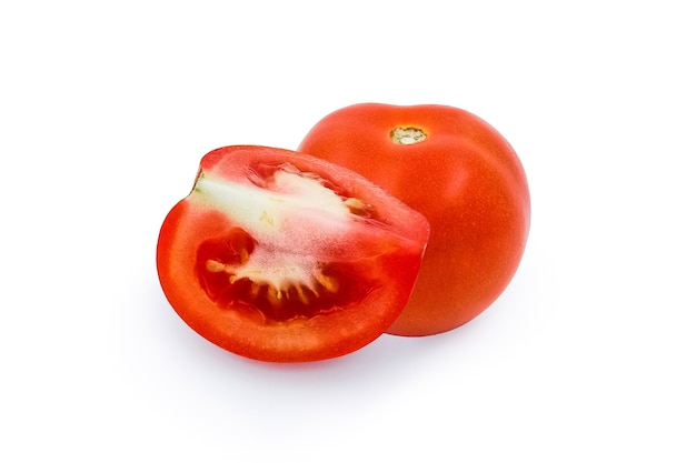 Tomate rojo fresco aislado