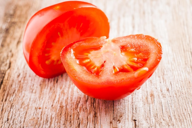 Tomate rojo picado muy fresco