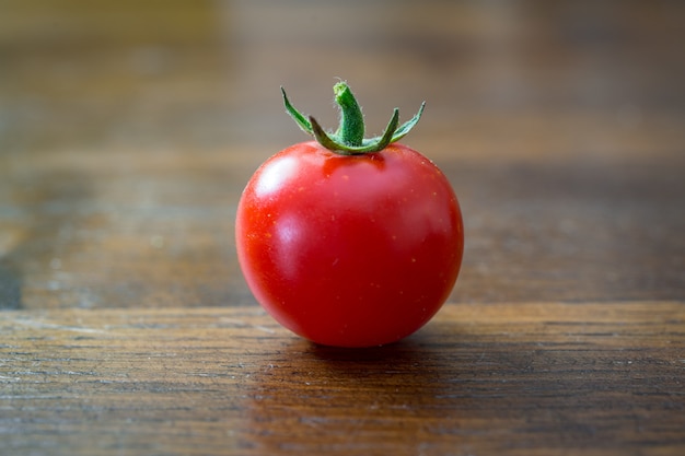 Tomate único de pachino isolado