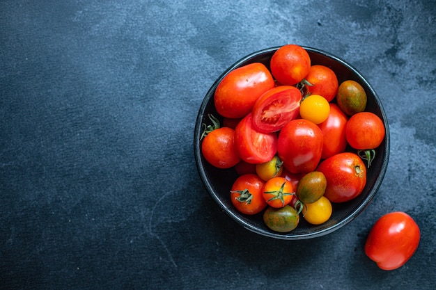 tomate vegetal fresco para la cosecha de ensaladas