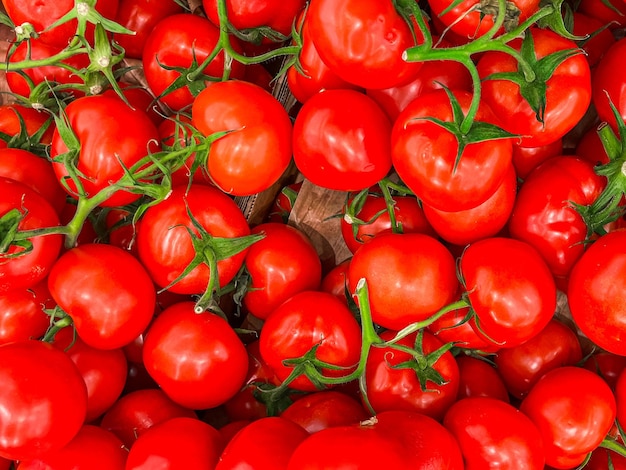 tomate verde ramo tomate cereja mercado de frutas loja saudável refeição comida dieta lanche em cima da mesa