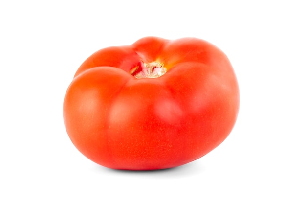 Tomate vermelho maduro isolado no branco, vegetal