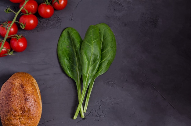 Tomaten, Spinat, Buchweizen ohne Hefe