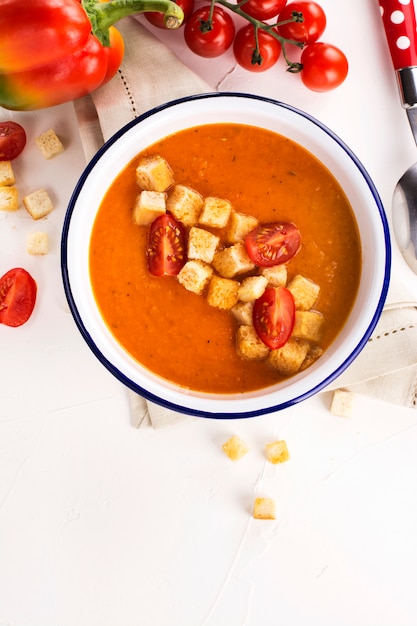 Tomatenkarottensuppe mit Croutons