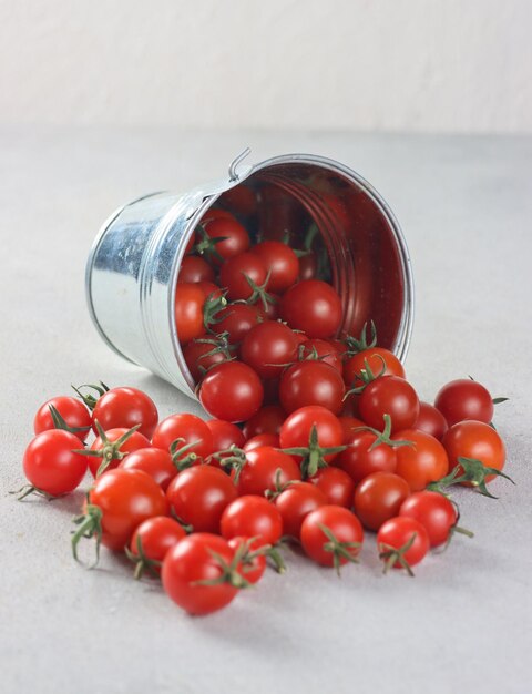 Tomatenkirsche oder rote reife frische Kirschtomaten