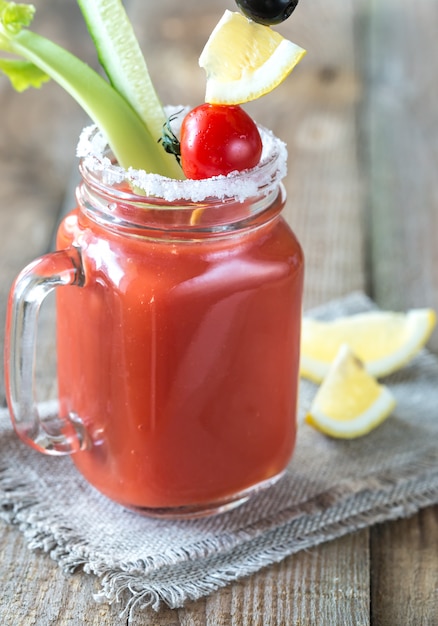 Tomatensaft im Einmachglas