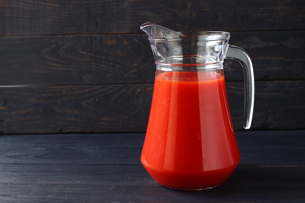 Tomatensaft in einem Glas