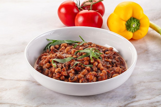 Tomatensauce mit schwarzen Augenbohnen