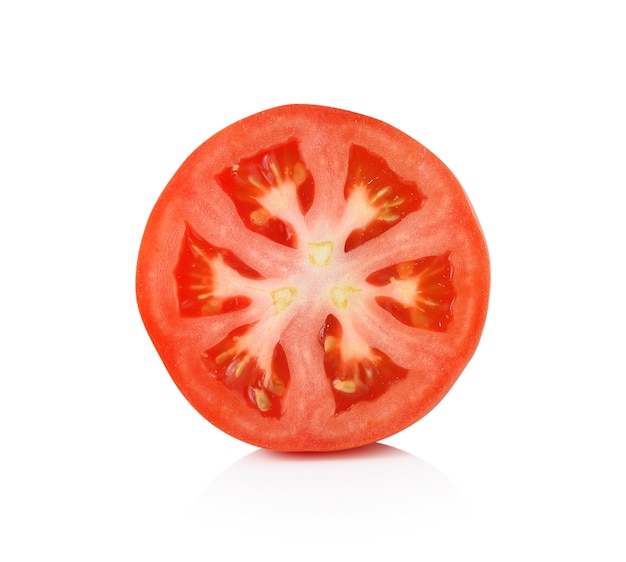 Tomatenscheibe lokalisiert auf weißem Hintergrund