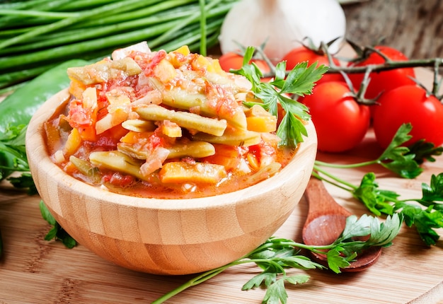 Foto tomatensuppe mit gemüse