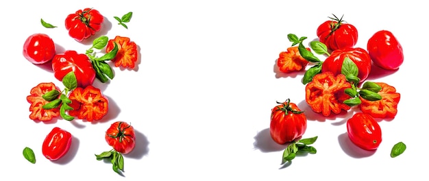 Foto tomates acanalados verdes y rojos aislados sobre fondo blanco variedad americana o florentina