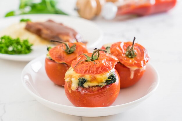 Tomates Al Horno Rellenos De Queso Y Espinacas